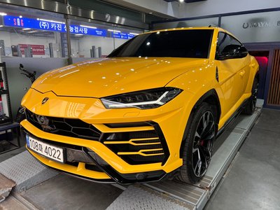 LAMBORGHINI URUS - 5