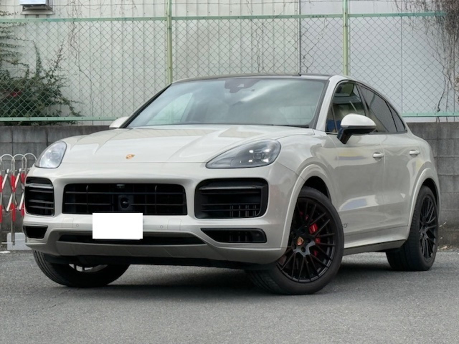 PORSCHE CAYENNE COUPE - View 1