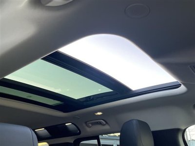 LAND ROVER DEFENDER - 4