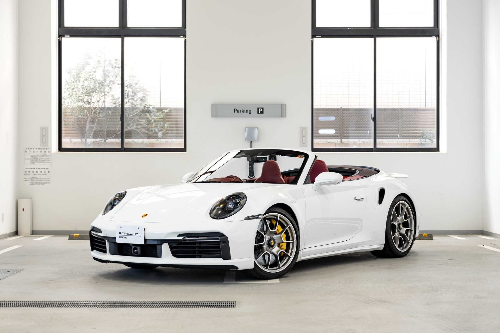 PORSCHE 911 CABRIOLET - View 1