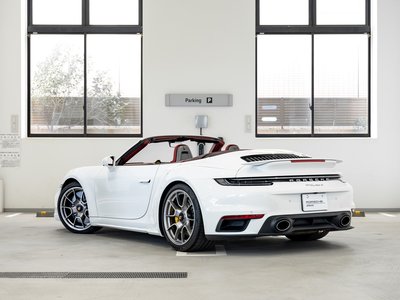 PORSCHE 911 CABRIOLET - 4