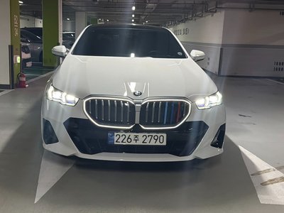 2023 BMW 5 SERIES 照片 1