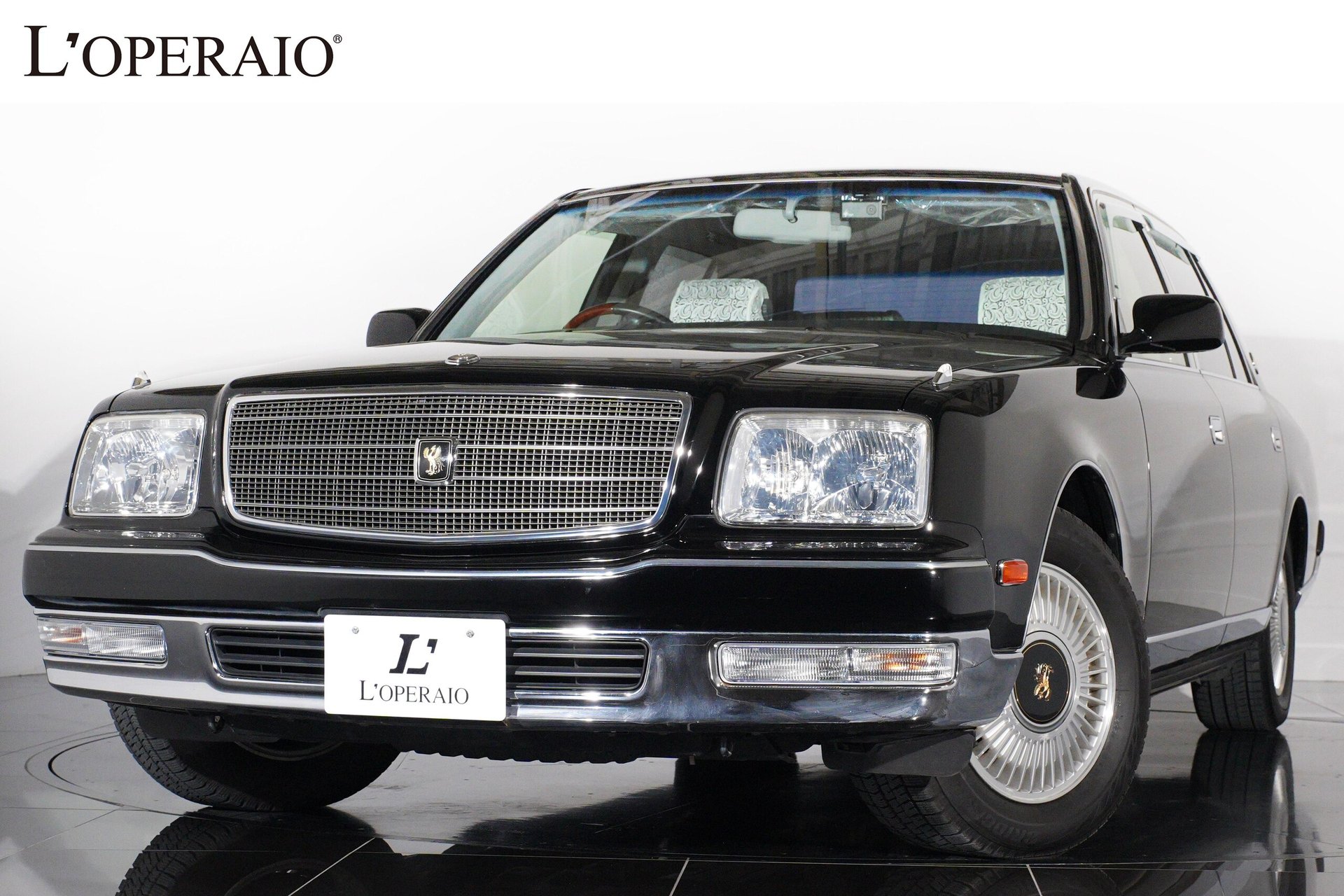 TOYOTA CENTURY - View 1