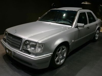 MERCEDES-BENZ E-CLASS - 1