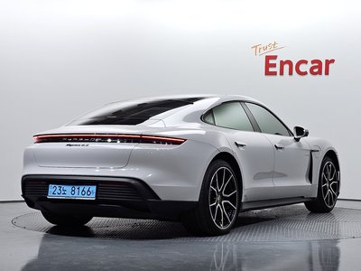 PORSCHE TAYCAN - 4