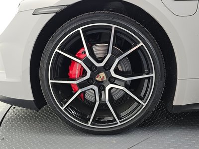 PORSCHE TAYCAN - 6