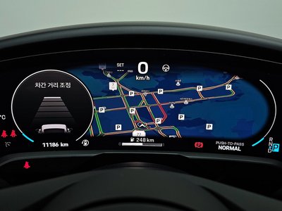 PORSCHE TAYCAN - 8