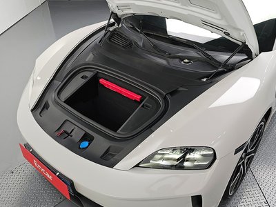 PORSCHE TAYCAN - 7