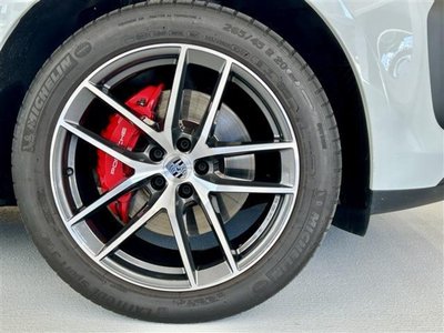 PORSCHE MACAN - 9