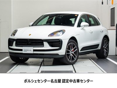 PORSCHE MACAN - 1