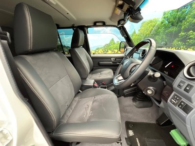 TOYOTA LAND CRUISER 70 - 9