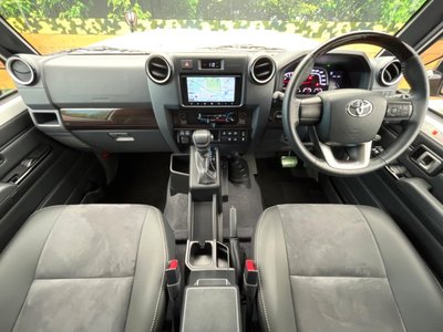 TOYOTA LAND CRUISER 70 - 2