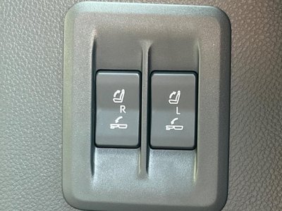 TOYOTA LAND CRUISER 250 - 7