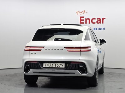 صورة 3 لـ 2023 Genesis GV70