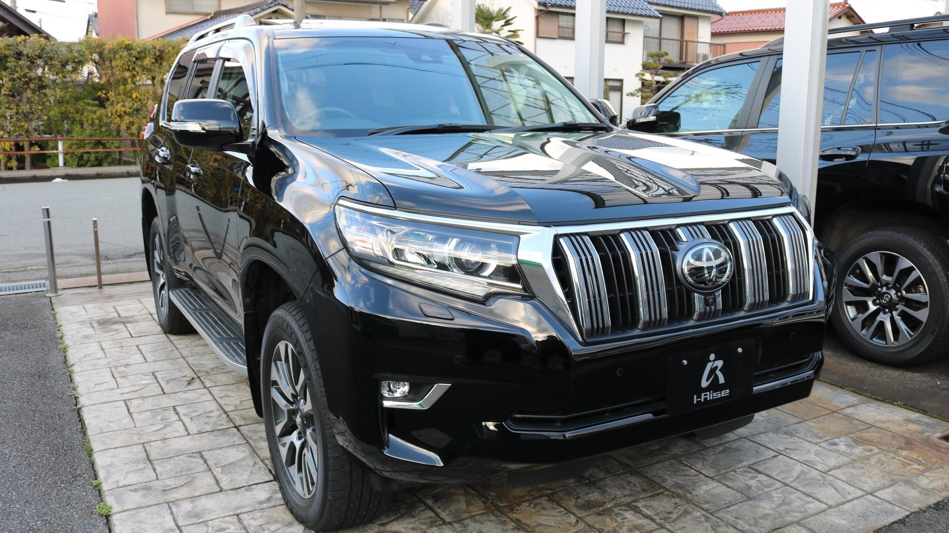 TOYOTA LAND CRUISER PRADO - View 1