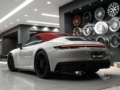 PORSCHE 911 - 4