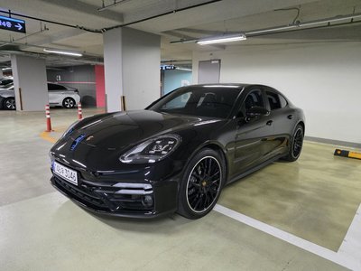 PORSCHE PANAMERA - 4