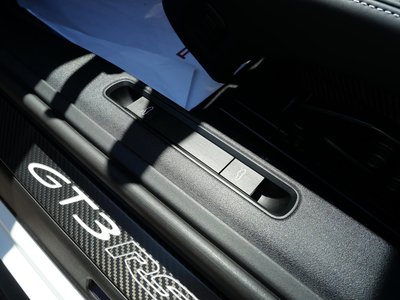 2025 Porsche 911 thumbnail 32