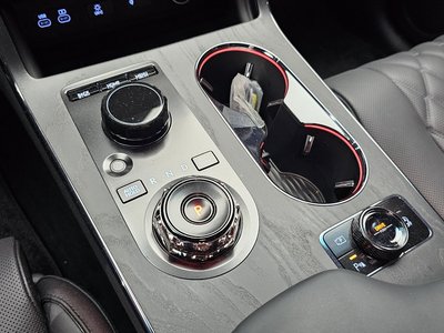 2025 Genesis GV80 photo 9