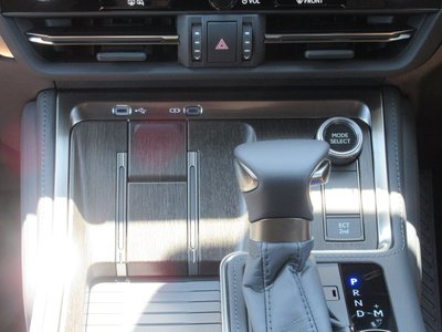 صورة مصغرة 63 لـ 2025 Lexus GX