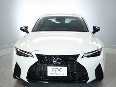 صورة 2 لـ 2023 Lexus IS