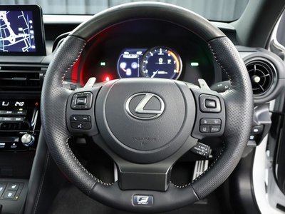 صورة 8 لـ 2023 Lexus IS