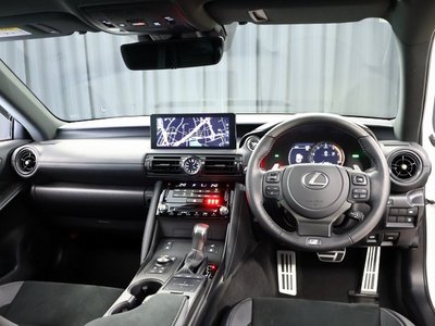 صورة 9 لـ 2023 Lexus IS