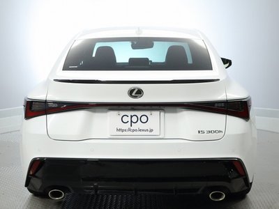 صورة 3 لـ 2023 Lexus IS