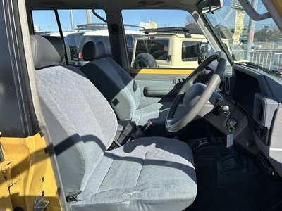 TOYOTA LAND CRUISER 70 - 7