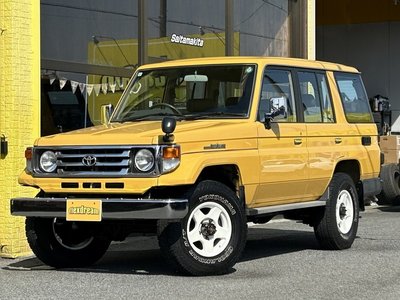 TOYOTA LAND CRUISER 70 - 1