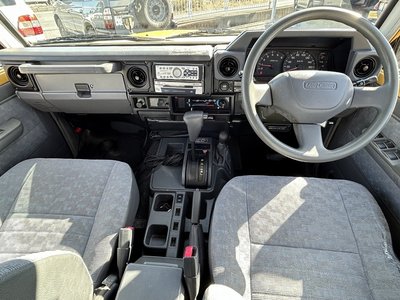 TOYOTA LAND CRUISER 70 - 2
