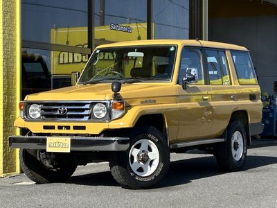 TOYOTA LAND CRUISER 70 - 1