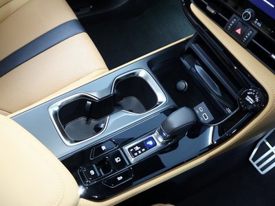 صورة مصغرة 11 لـ 2025 Lexus NX