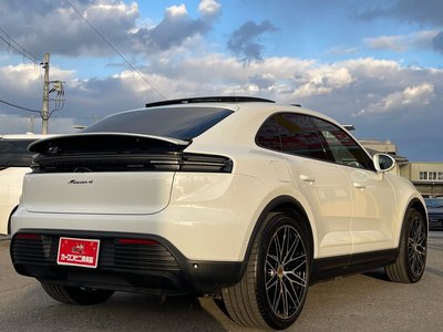 PORSCHE MACAN - 8