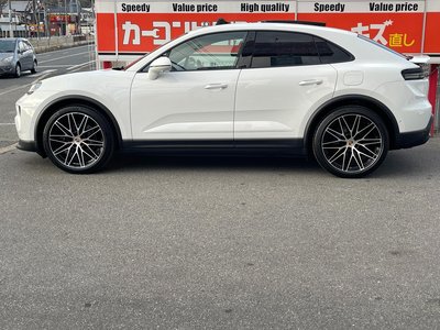PORSCHE MACAN - 4
