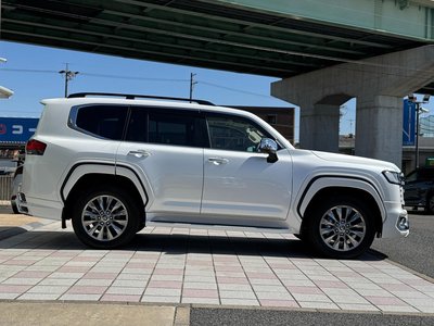 TOYOTA LAND CRUISER 300 - 7