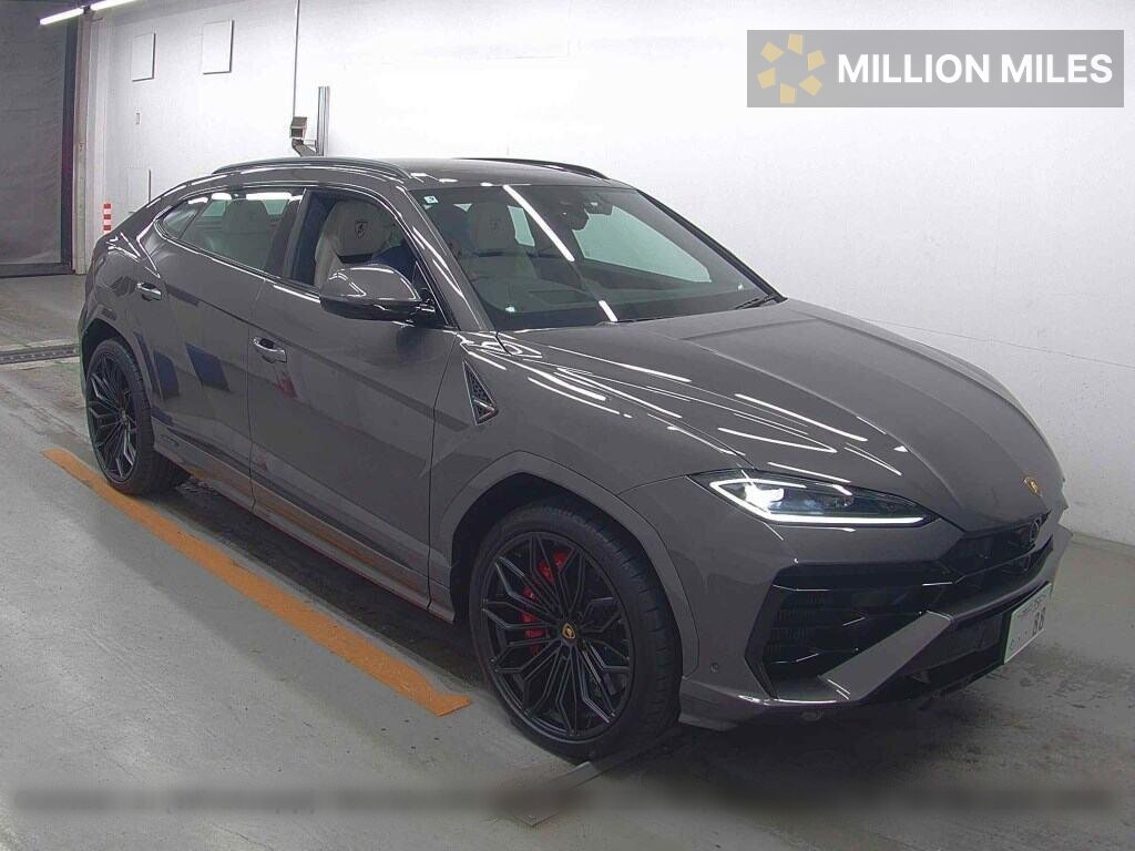 LAMBORGHINI URUS - View 1