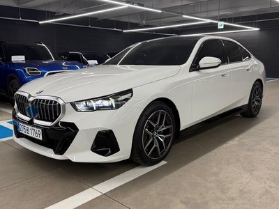 BMW 5 SERIES - 1