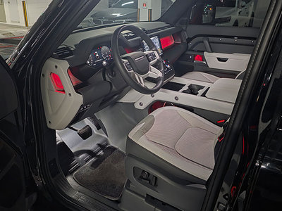 LAND ROVER DEFENDER - 7