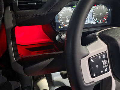 LAND ROVER DEFENDER - 10