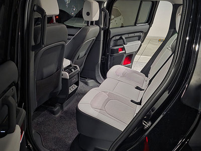 LAND ROVER DEFENDER - 4