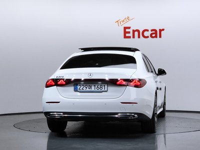 MERCEDES-BENZ E-CLASS - 6