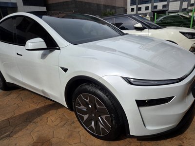 2026 Tesla MODEL Y photo 1