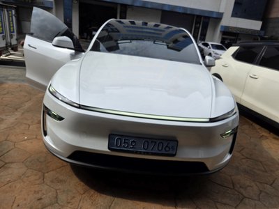2026 Tesla MODEL Y photo 5