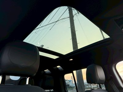 LAND ROVER DEFENDER - 8