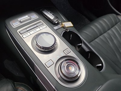 2021 Genesis GV70 — миниатюра 12