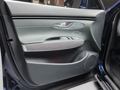 2021 Genesis GV70 — миниатюра 14