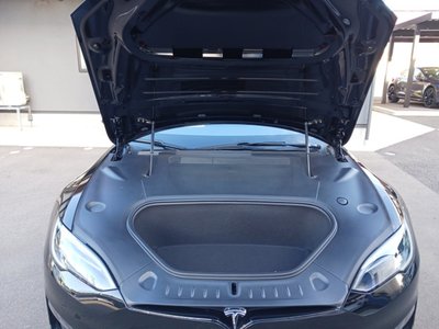 TESLA MODEL S - 8