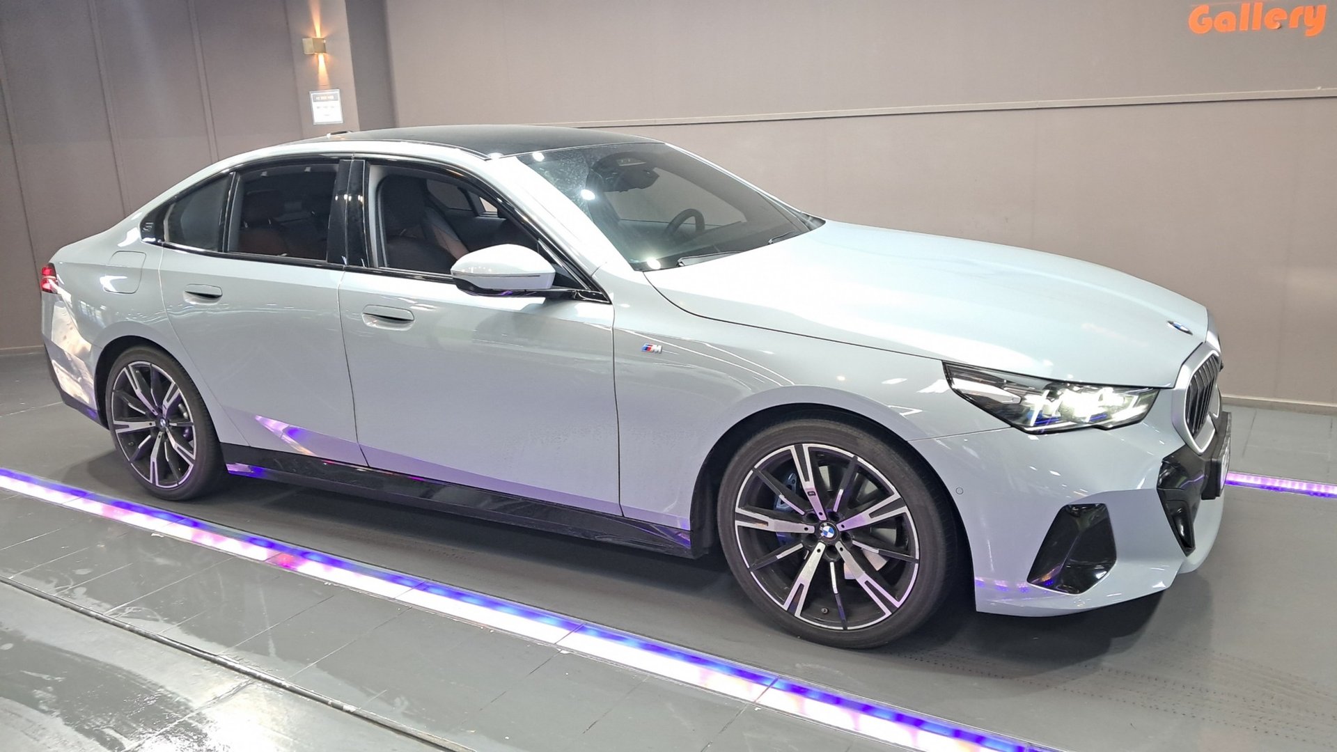 BMW 5 SERIES - View 1