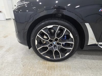 2025 BMW X7 photo 6